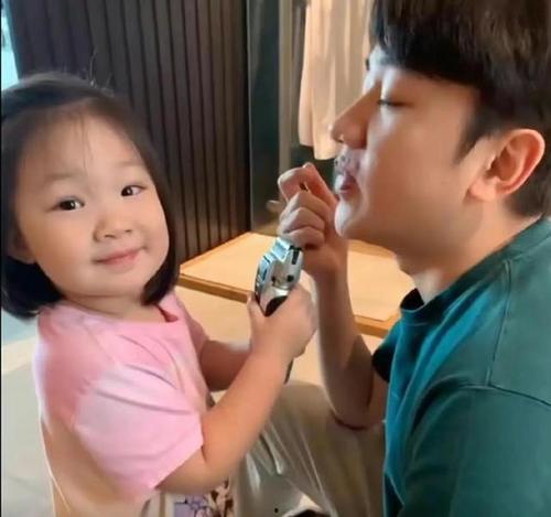 娱乐大瓜爆料图片大全,大瓜图片大全，明星幕后故事一网打尽